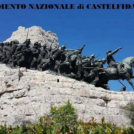 1 La Fisarmonica Del Conero * קסטלפידרדו